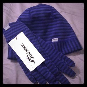 Saucony striped skull cap and brisk glove set